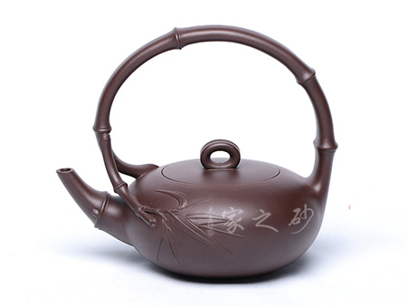 周桂珍作品扁竹提梁